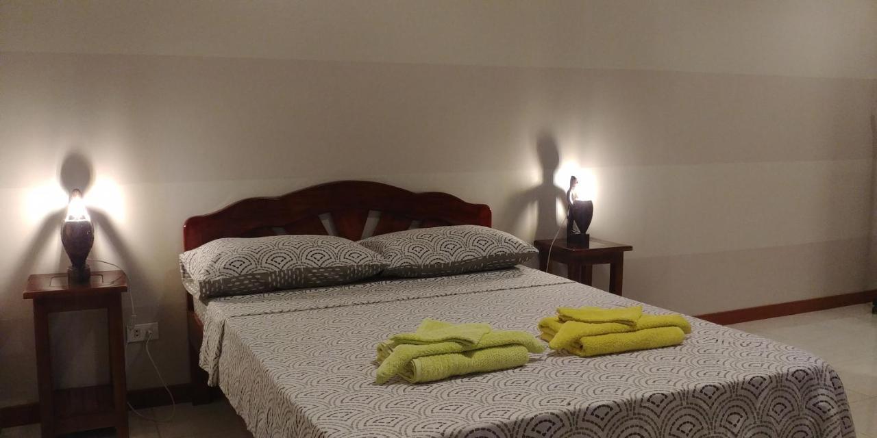 Villa Skanderbeg Guest House Puerto Princesa Quarto foto